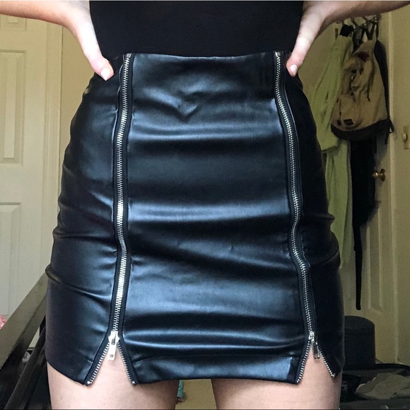 Black Leather Skirt - Picture 1 of 2
